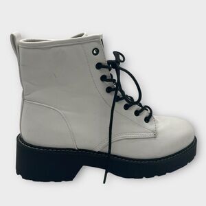 Madden Girl Women's Carra Fashion Boot White‎ Paris Size 9 Good Condition
